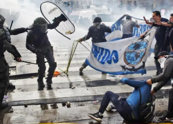 Represión Senado Ley de Bases